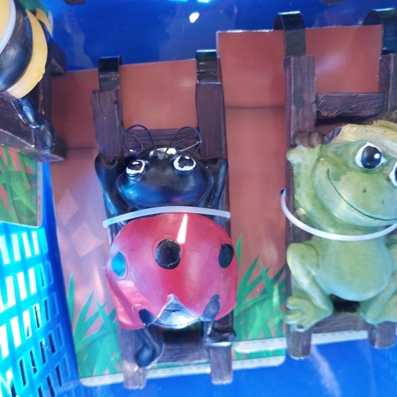 PLANT pot huggers set (frog,turtle,ladybug,knome,bee,owl) - Picture 7 of 9